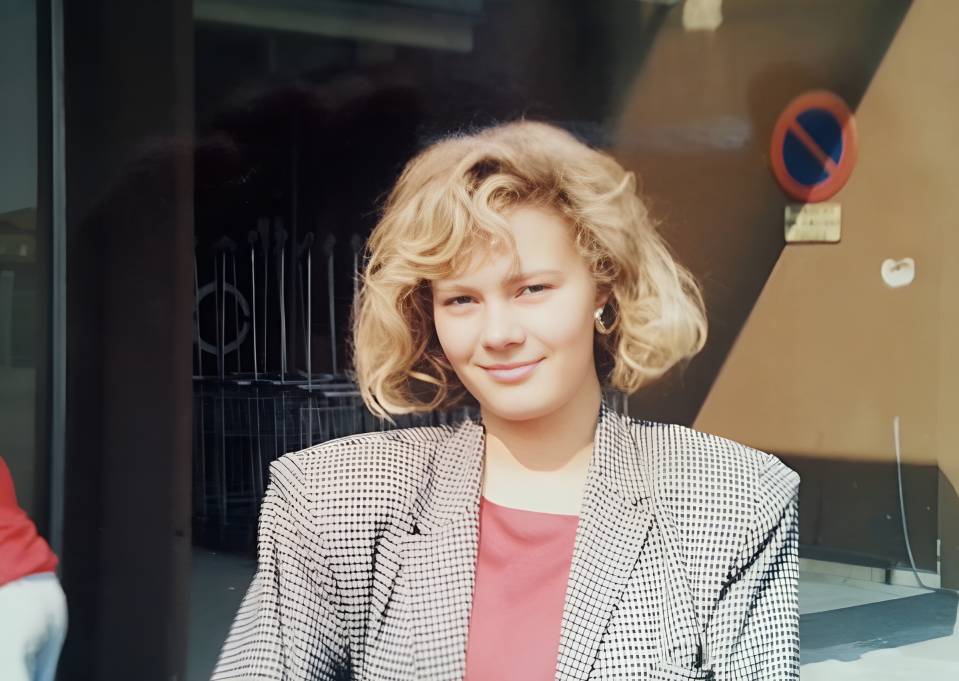 Una giovane Satu Bianchi a Rimini nel 1988, poco dopo l'incontro che ha dato il via alla sua straordinaria vita internazionale.