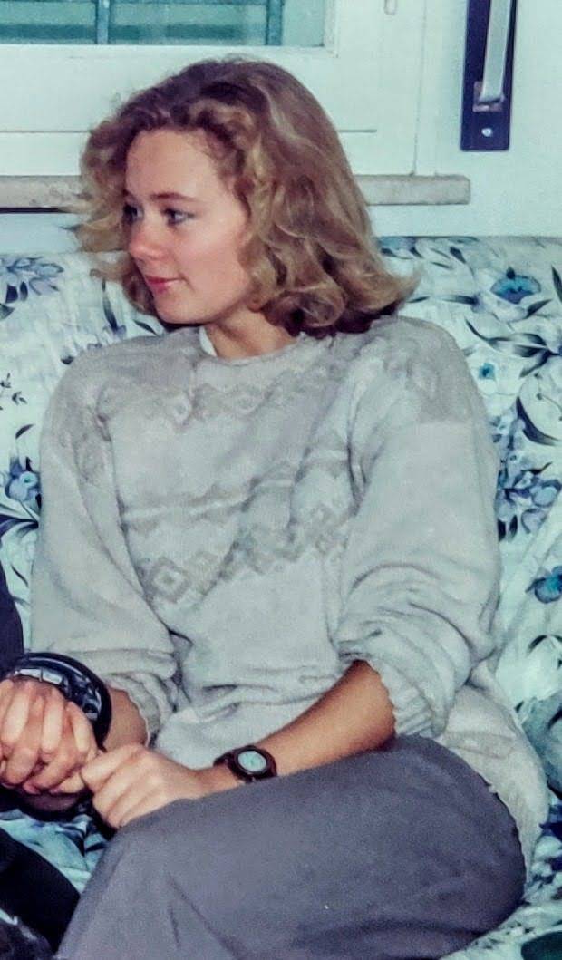 Ritratto di Satu Bianchi subito dopo il matrimonio in Finlandia, un momento chiave della sua storia personale e professionale.