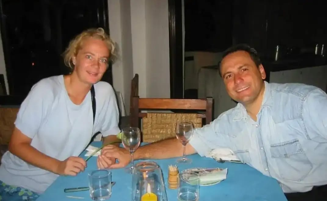 Satu Bianchi con suo marito Roberto nelle prime settimane di matrimonio, l'inizio di una partnership che l'ha supportata nella sua carriera internazionale.