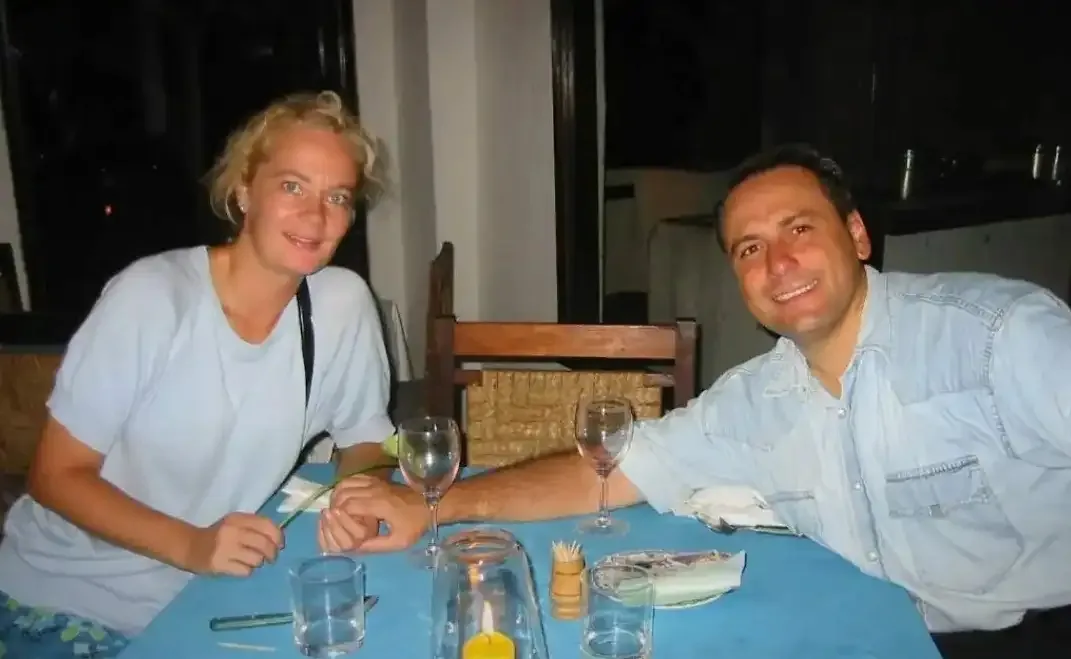 Satu Bianchi con suo marito Roberto nelle prime settimane di matrimonio, l'inizio di una partnership che l'ha supportata nella sua carriera internazionale.